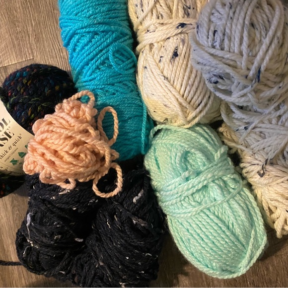 10 skeins of chunky scrap yarn - Picture 1 of 2